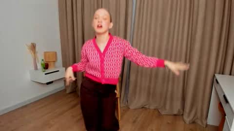 Snapshot of brigittechorlton chatting on December 2025 08:14:01 PM Bella online show from December 2025 08:14:01 PM