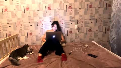 britanydarling online show from November 2025 12:48:01 PM