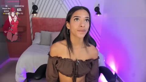 Snapshot of britney_collins_ chatting on May 2026 01:19:01 PM britney_collins_ online show from May 2026 01:19:01 PM