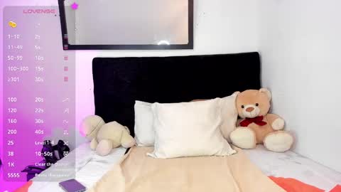 Snapshot of brittany_williams_ chatting on February 2025 12:33:01 PM online show from February 2025 12:33:01 PM