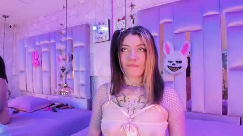     online show from February 2025 01:07:01 PM