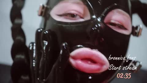 Snapshot of bronnica chatting on September 2025 03:55:01 PM Anna online show from September 2025 03:55:01 PM