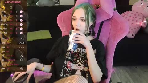 Snapshot of broodmommyy3 chatting on February 2025 09:34:02 AM Martha online show from February 2025 09:34:02 AM