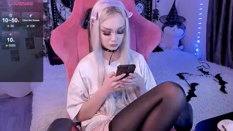 Snapshot of broodmommyy3 chatting on October 2025 11:53:02 AM Martha online show from October 2025 11:53:02 AM