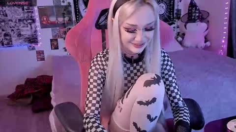 Snapshot of broodmommyy3 chatting on November 2025 09:33:01 AM Martha online show from November 2025 09:33:01 AM