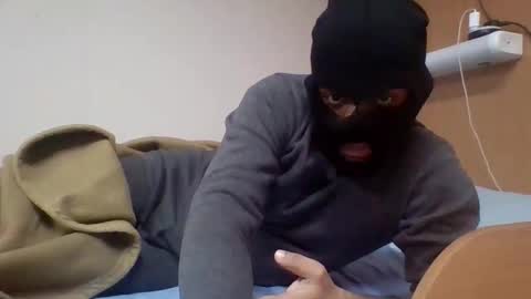 Snapshot of brownmanin40s chatting on December 2025 04:08:01 AM brownmanin40s online show from December 2025 04:08:01 AM