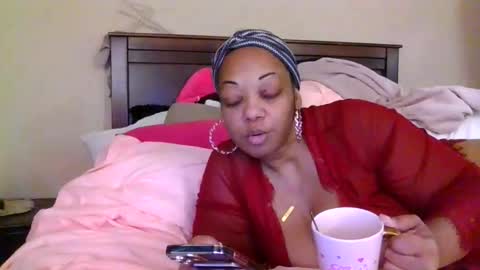 Snapshot of brownroundrenee chatting on June 2026 06:35:02 PM brownroundrenee online show from June 2026 06:35:02 PM