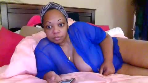 Snapshot of brownroundrenee chatting on June 2026 11:05:01 AM brownroundrenee online show from June 2026 11:05:01 AM
