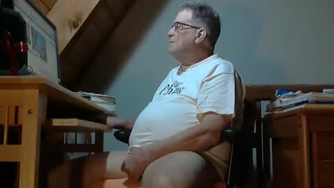 Snapshot of brubar chatting on April 2026 03:31:01 AM brubar online show from April 2026 03:31:01 AM