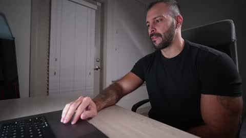 Snapshot of brucestryker chatting on December 2024 12:47:01 AM onlyfans BRUCESTRYKER online show from December 2024 12:47:01 AM