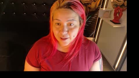 Snapshot of bruja_scarlata chatting on February 2026 12:39:01 AM Bruja SCarlata online show from February 2026 12:39:01 AM