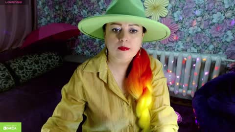 Julia online show from April 2026 09:01:01 PM