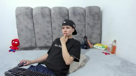 Snapshot of bruno_cruz chatting on June 2026 02:03:02 AM Bruno Cruz online show from June 2026 02:03:02 AM