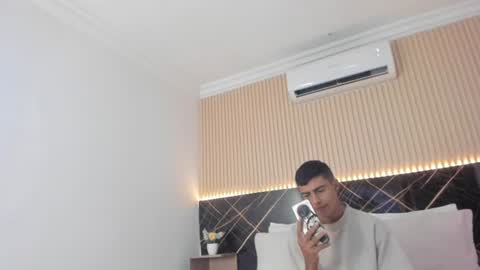 Snapshot of bruno_fox_ chatting on June 2026 07:17:01 PM Bruno online show from June 2026 07:17:01 PM