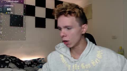 Snapshot of bryamado chatting on January 2025 02:03:02 AM bryamado online show from January 2025 02:03:02 AM