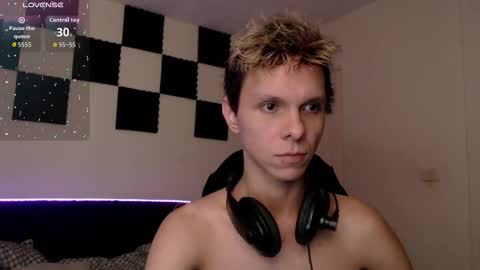 Snapshot of bryamado chatting on October 2025 07:28:02 AM bryamado online show from October 2025 07:28:02 AM