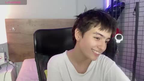 Snapshot of bryce_evans chatting on December 2024 08:43:02 PM B R Y C E  online show from December 2024 08:43:02 PM