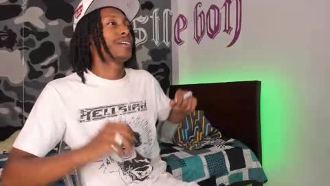 Bryxon  online show from December 2025 10:59:02 PM