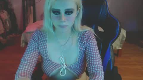 Isabella but call me isa  online show from December 2024 01:50:01 AM