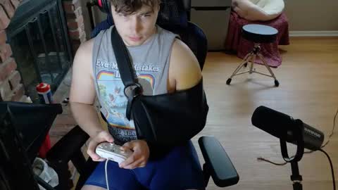 BubblebuttBdn online show from April 2026 06:37:01 PM