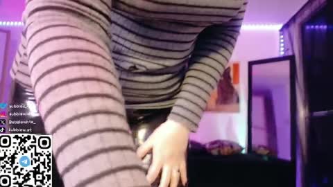 Snapshot of bubblewhite_ chatting on April 2026 10:38:01 PM BubbleJereth online show from April 2026 10:38:01 PM