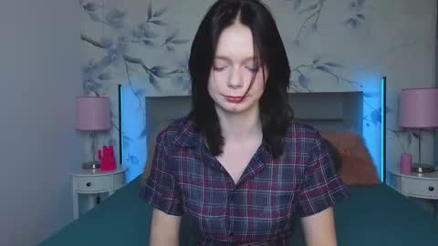 Leona online show from February 2026 10:13:02 PM