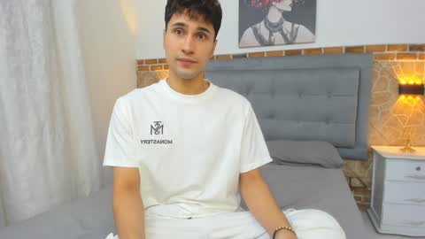 Snapshot of buddy_whitte chatting on January 2025 11:21:02 AM Buddy Whitte online show from January 2025 11:21:02 AM