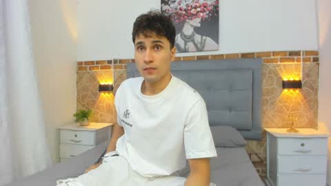 Snapshot of buddy_whitte chatting on January 2025 02:46:01 PM Buddy Whitte online show from January 2025 02:46:01 PM