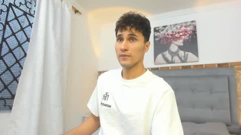 Snapshot of buddy_whitte chatting on January 2025 12:36:02 PM Buddy Whitte online show from January 2025 12:36:02 PM