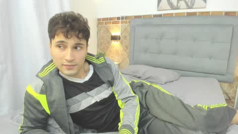 Snapshot of buddy_whitte chatting on January 2025 02:26:01 PM Buddy Whitte online show from January 2025 02:26:01 PM