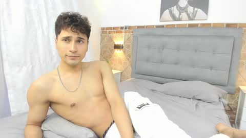 Snapshot of buddy_whitte chatting on January 2025 03:07:01 PM Buddy Whitte online show from January 2025 03:07:01 PM