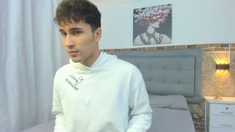 Snapshot of buddy_whitte chatting on January 2025 11:15:02 AM Buddy Whitte online show from January 2025 11:15:02 AM