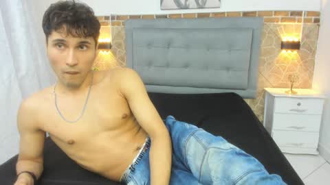 Snapshot of buddy_whitte chatting on January 2025 02:32:01 PM Buddy Whitte online show from January 2025 02:32:01 PM