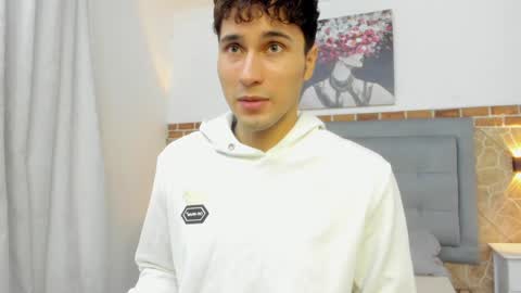 Snapshot of buddy_whitte chatting on February 2025 11:21:01 AM Buddy Whitte online show from February 2025 11:21:01 AM