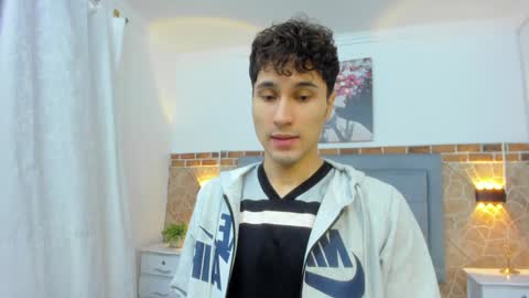 Snapshot of buddy_whitte chatting on February 2025 11:20:01 AM Buddy Whitte online show from February 2025 11:20:01 AM