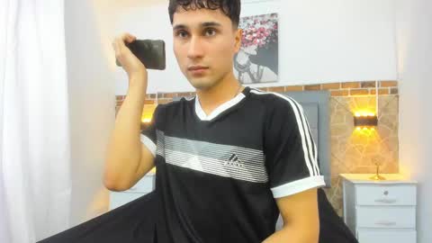 Snapshot of buddy_whitte chatting on February 2025 05:32:02 PM Buddy Whitte online show from February 2025 05:32:02 PM