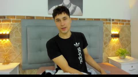 Snapshot of buddy_whitte chatting on February 2025 11:33:01 AM Buddy Whitte online show from February 2025 11:33:01 AM