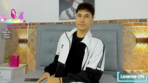 Snapshot of buddy_whitte chatting on February 2025 11:30:02 AM Buddy Whitte online show from February 2025 11:30:02 AM