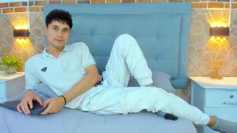 Snapshot of buddy_whitte chatting on March 2025 05:39:02 PM Buddy Whitte online show from March 2025 05:39:02 PM