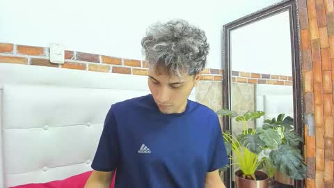 Snapshot of buddy_whitte chatting on September 2025 12:18:02 PM Buddy Whitte online show from September 2025 12:18:02 PM