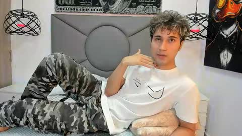 Snapshot of buddy_whitte chatting on October 2025 11:58:01 AM Buddy Whitte online show from October 2025 11:58:01 AM