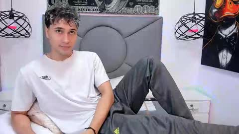 Snapshot of buddy_whitte chatting on November 2025 11:54:01 AM Buddy Whitte online show from November 2025 11:54:01 AM