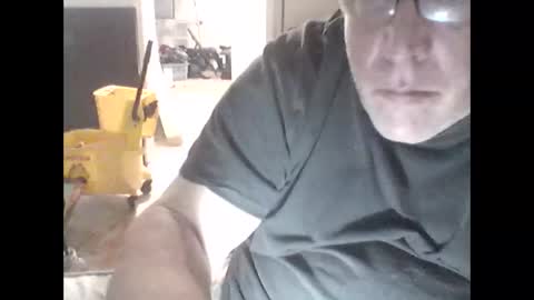 Snapshot of buddyluvzumore chatting on January 2025 06:03:02 AM buddyluvzumore online show from January 2025 06:03:02 AM