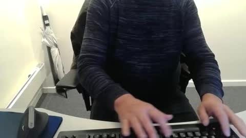 Snapshot of buggemann chatting on October 2025 03:54:02 AM buggemann online show from October 2025 03:54:02 AM