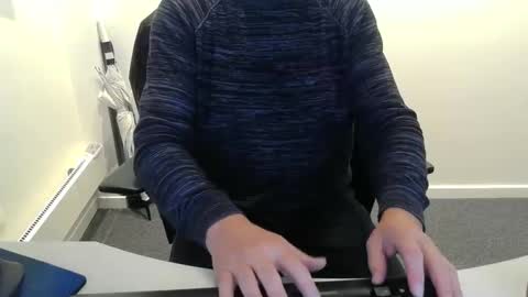 Snapshot of buggemann chatting on October 2025 04:27:01 AM buggemann online show from October 2025 04:27:01 AM