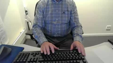 Snapshot of buggemann chatting on November 2025 04:12:01 AM buggemann online show from November 2025 04:12:01 AM