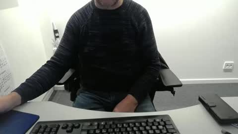 Snapshot of buggemann chatting on November 2025 04:33:02 AM buggemann online show from November 2025 04:33:02 AM