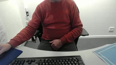 Snapshot of buggemann chatting on November 2025 04:06:02 AM buggemann online show from November 2025 04:06:02 AM