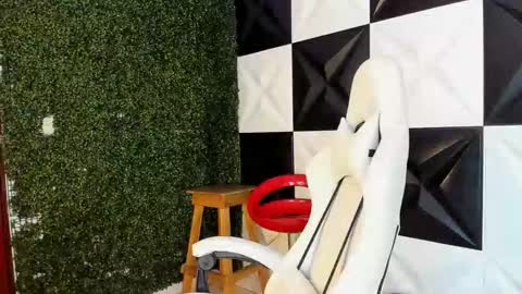 Snapshot of bull_cam chatting on November 2025 05:04:02 PM bull_cam online show from November 2025 05:04:02 PM