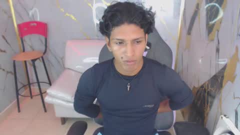 Snapshot of bull_cam chatting on November 2025 03:47:02 PM bull_cam online show from November 2025 03:47:02 PM